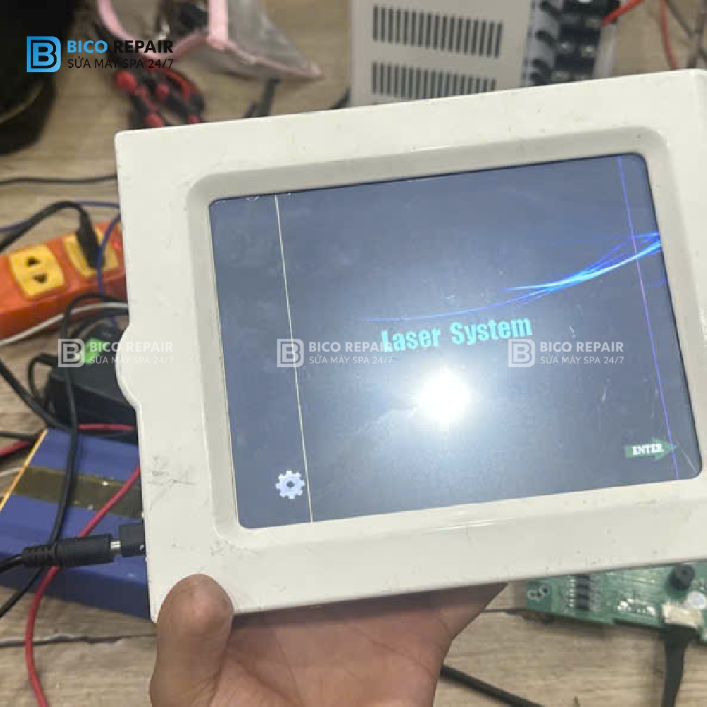 Dịch Vụ Sửa Chữa Máy Laser Xóa Xăm Chuyên Nghiệp, Uy Tín Toàn Quốc 6 Test lại màn hình máy laser
