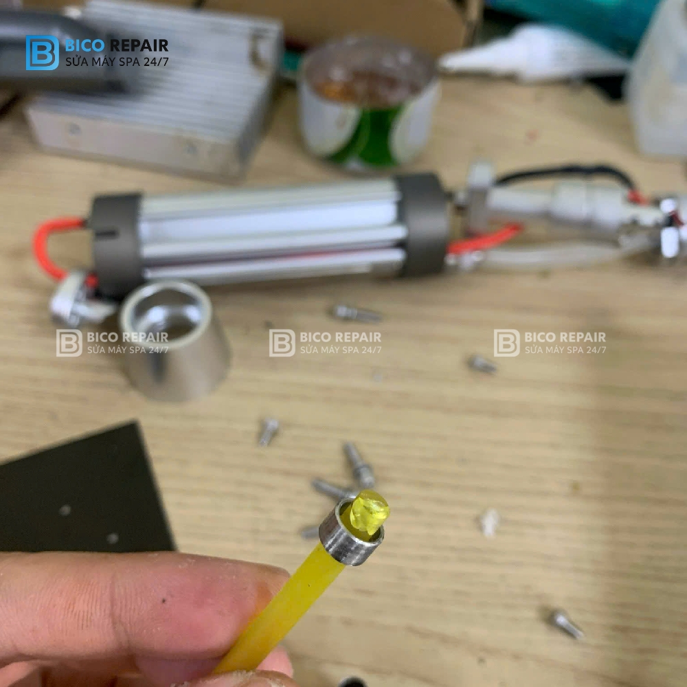 Dịch Vụ Sửa Chữa Máy Laser Xóa Xăm Chuyên Nghiệp, Uy Tín Toàn Quốc 4 Xung máy laser bị hỏng cần thay thế