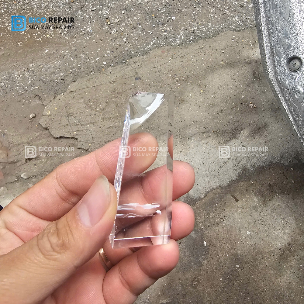 Tay cầm quá nóng dẫn đến viên đá bị vỡ