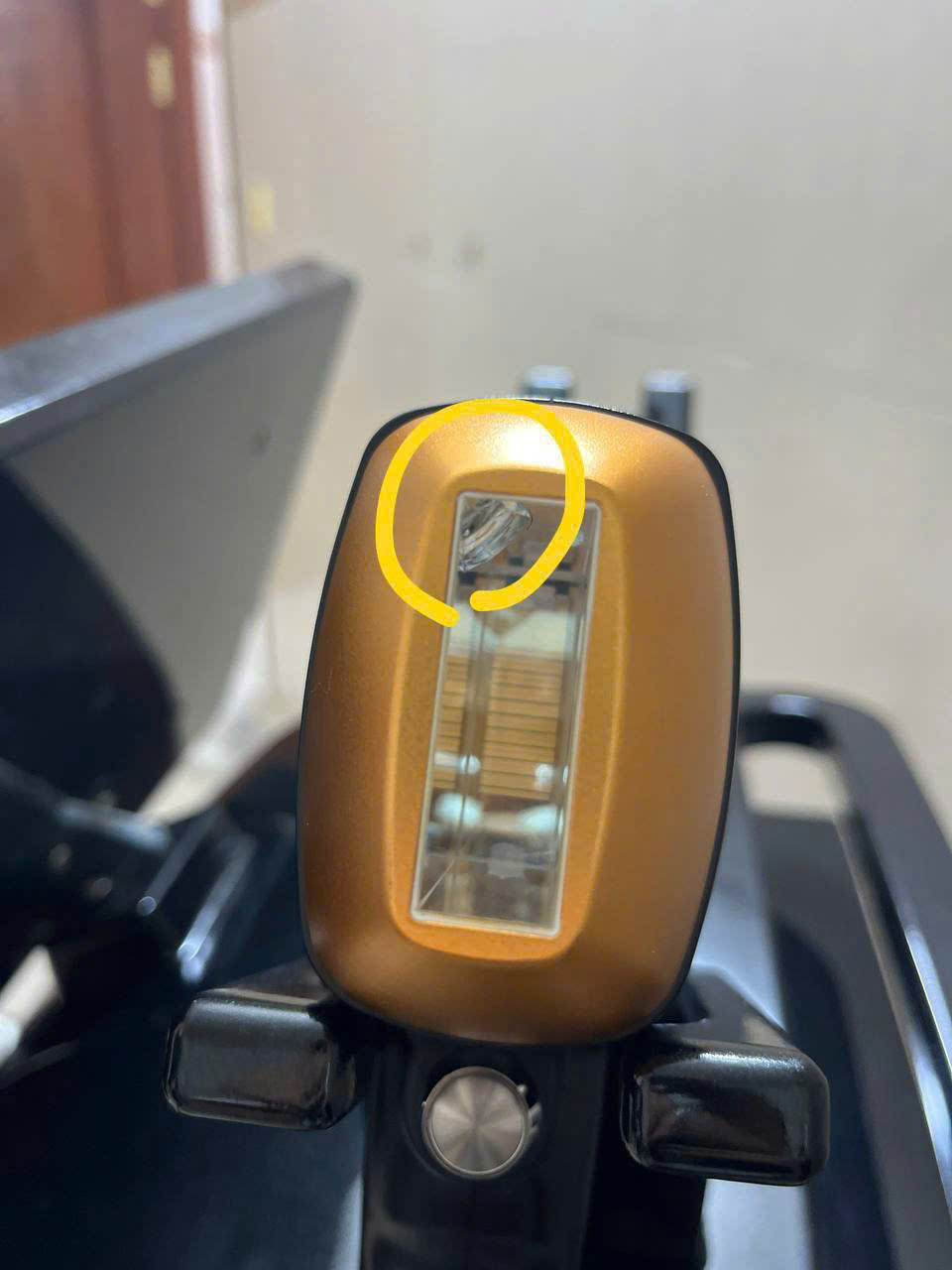 Dịch Vụ Sửa Máy Triệt Lông Diode Laser - Giá Rẻ Chỉ Từ 200k lấy ngay tại Nhà 4 Sửa máy triệt lông diode laser bị vỡ đá tay cầm ở Hồ Chí Minh